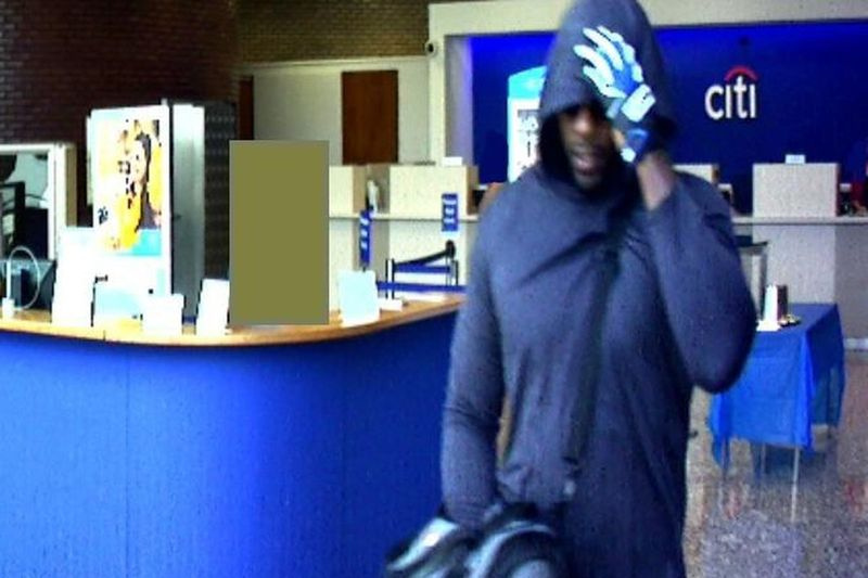 FBIによると、この男は2019年8月6日にブルックフィールドのシティバンク支店を強盗しました。