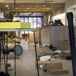 2020. gada 10. augusta pirmdienas rītā Ugg veikals adresē 545 N. Michigan Ave. Magnificent Mile pēc izlaupīšanas izcēlās naktī Loop un apkārtējos rajonos.