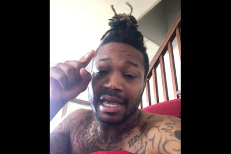Adamas Hollingsworthas, žinomas kaip „Dread Head Cowboy“, vaizdo įraše, paskelbtame „Facebook“ kovo 5 d.