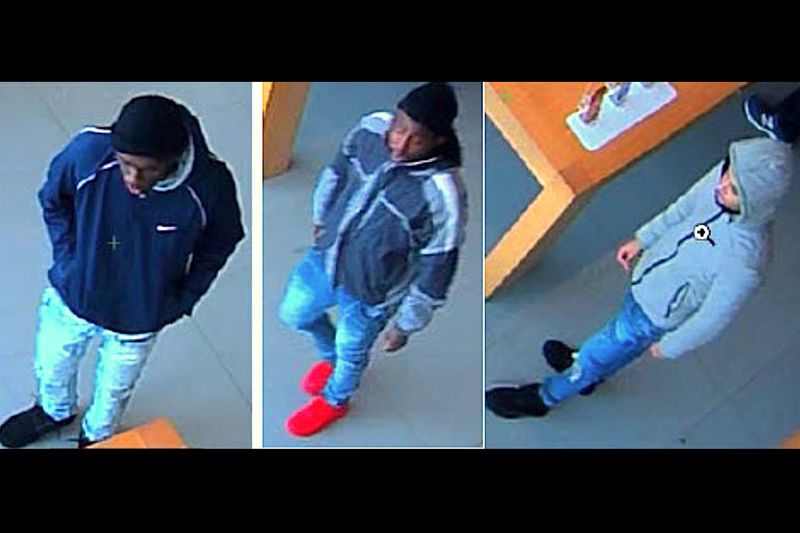 Policija teigia, kad šie trys vyrai iš Apple Store Oak Brook mieste pavogė kelis iPhone telefonus.
