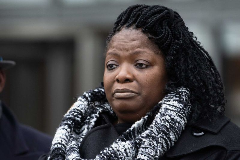 Anjanette Young adalah mangsa serbuan yang gagal oleh Jabatan Polis Chicago pada 2019.