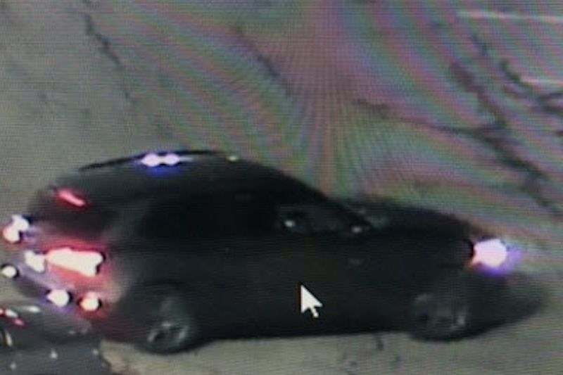 Polis berkata kereta ini dikehendaki dalam rompakan 11 Januari di Northbrook Court Mall.