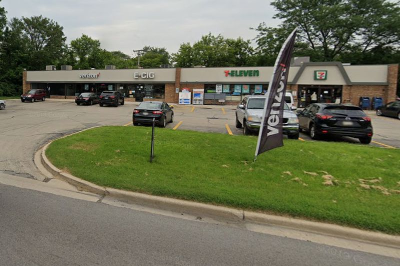Dwóch mężczyzn oskarżonych o napad na sklep Verizon w Lisle