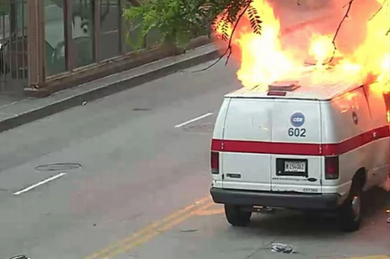   Denzal Stewart admitió haber incendiado una camioneta de la CTA durante los disturbios en el centro el 30 de mayo de 2020.