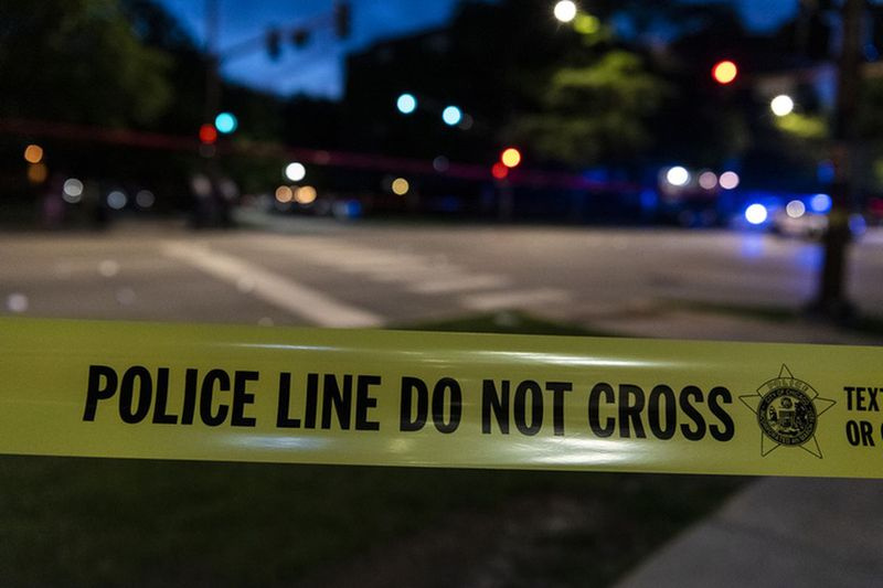 O fetiță de 4 ani și un bărbat de 19 ani au fost răniți într-o împușcătură pe 6 august 2021, în West Garfield Park.