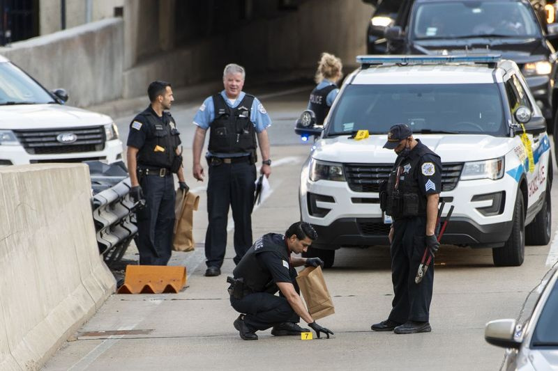 La police de Chicago marque des preuves potentielles lors de l