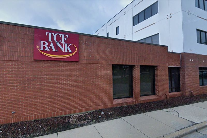 TCF Banki filiaal aadressil 6315 W. 55th St. rööviti 8. juunil 2021.