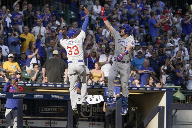 Patrick Wisdom des Cubs célèbre avec l