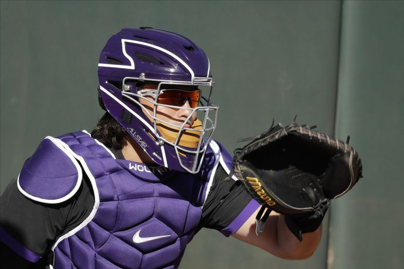 Penangkap veteran Tony Wolters akan menjadi sandaran Willson Contreras.