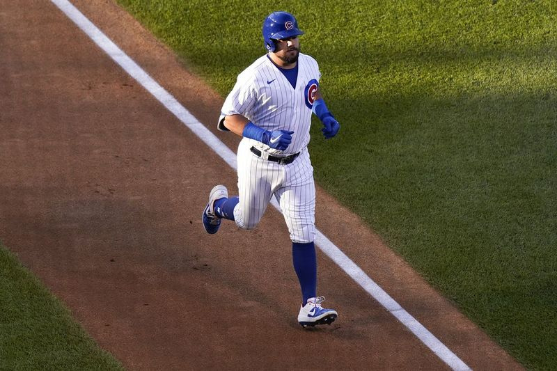 Bol to ťažký rozhovor, povedal prezident Cubs Jed Hoyer o rozhodnutí nezaujať Kylea Schwarbera. Určite si necháme dvere otvorené. . . . Vždy bude legendou Cubs; o tom nie je žiadna otázka.