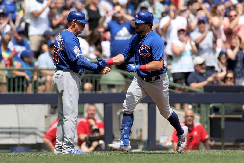Kyle Schwarber uderza homera.