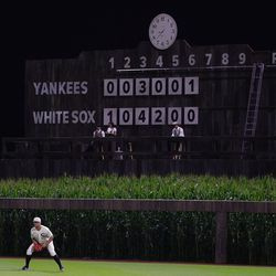 Sox højre fielder Adam Engel forventer en pitch under syvende inning mod New York Yankees.