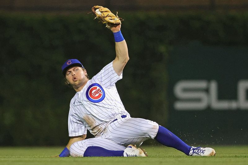 Nico Hoerner har været på den 10-dages skadede liste med en anstrengt højre skråstilling siden 29. juli, og på grund af spændinger, han følte i musklen i sidste måned i Triple-A Iowa, satte Cubs hans genoptræningsopgave på pause.