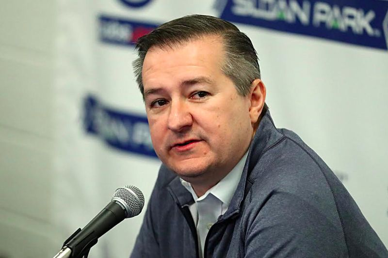 Cubs-formand Tom Ricketts mødes med medierne mandag.