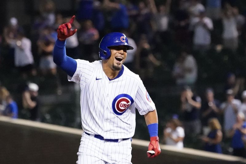 The Cubs Rafael Ortega firar sin två-runs, walk off home run utanför Colorado Rockies relief pitcher Daniel Bard måndag kväll.