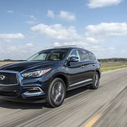 受賞歴のあるINFINITIQX60高級クロスオーバーは、今日の市場で最も用途の広い3列7人乗りの車両のひとつであり、家族向けの機能と、居心地の良い、細工されたデザインを内外に組み合わせています。 2018年モデルでは、QX60の高度なテクノロジー機能の長いリストに、アクティブな家族向けに特別に設計されたもう1つの画期的なテクノロジーであるリアドアアラートが追加されています。