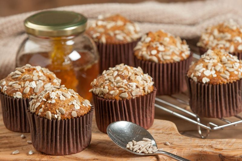 Las semillas de chía agregan textura y mucho sabor a los productos horneados como los muffins.