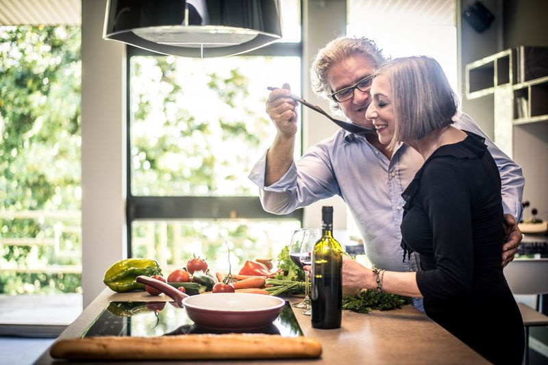 La sensibilidad a los sabores y la capacidad de regenerar las papilas gustativas se reduce con la edad, a partir de los 50 o 60 años.