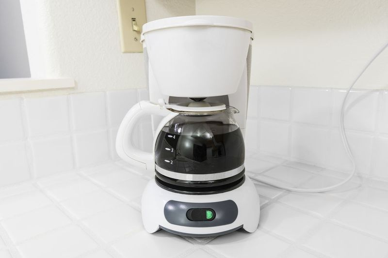 Värmen från kaffebryggaren kan döda de flesta bakterier i apparaten, men den bör inte ersätta rituell rengöring eller avkalkning, vilket bör ske varannan till var sjätte månad.