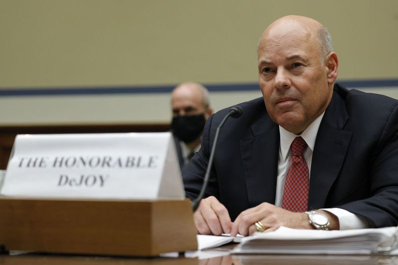 USA postiülem Louis DeJoy võib oma paberid kätte saada tänu tõenäoliselt uuele Bideni määratud enamusele postiteenistuse kuberneride nõukogus.