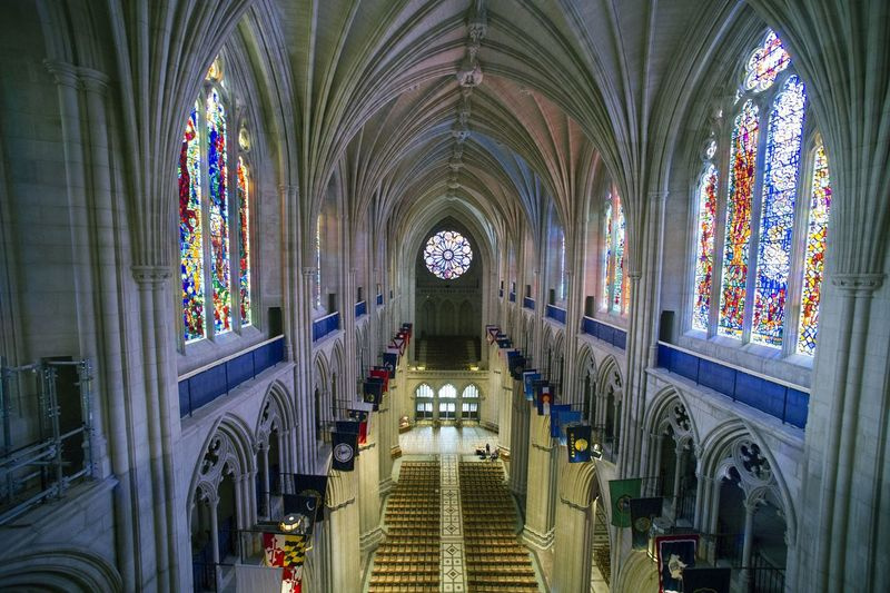 La nef de la cathédrale nationale de Washington à Washington.