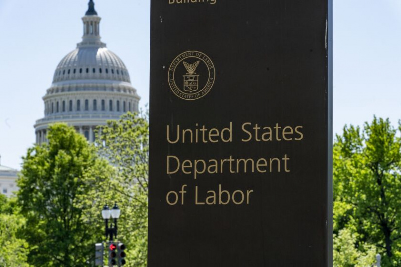   米国労働省の最新の見積もりによると、パンデミック中の不正な失業保険請求は 456 億ドルに達しました。