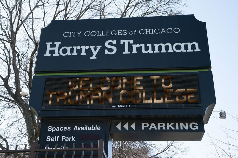 Das Schild vor dem Truman College in Uptown, einem der City Colleges von Chicago.