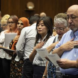 2019 m. liepos 2 d., antradienį, Dirkseno federaliniame teismo rūmuose, JAV apygardos teisėjas Edmondas Changas iš Ilinojaus šiaurinės apygardos surengė natūralizacijos ceremoniją, kurioje 99 žmonės iš 33 šalių prisiekė ir baigia tapti JAV piliečiais.