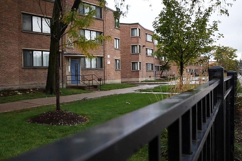 Parkway Gardens Apartments i 6400 blok af Martin Luther King Drive