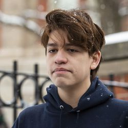 Јовани Муњоз, 17, разговара са новинарима испред средње школе Линколн Парк, у четвртак ујутро, 6. фебруара 2020.
