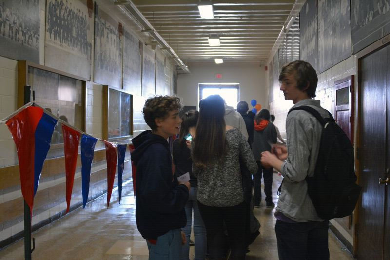 Los estudiantes no regresarán para el aprendizaje en persona en Evanston Township High School este otoño.