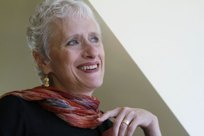 Chicagos elav Sara Paretsky on enimmüüdud V.I. Warshawski kriminaalromaanid.