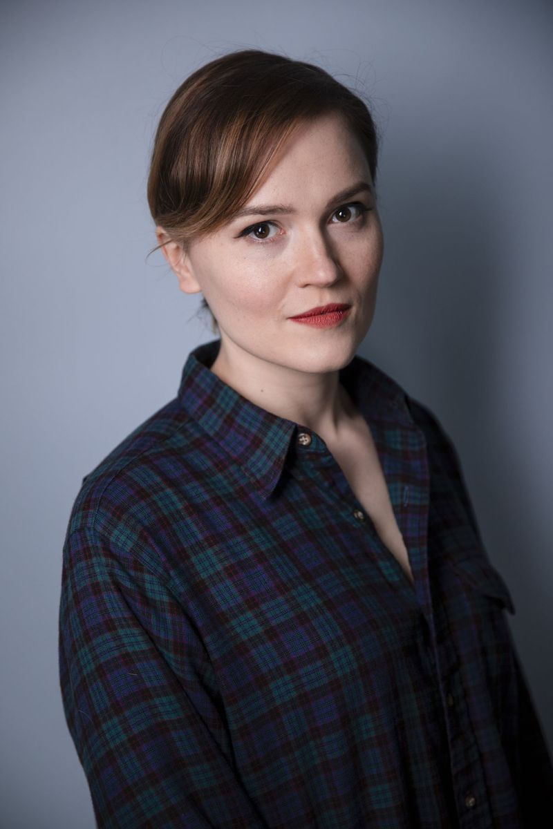 Veronica Roth, suure müüginumbriga noortele mõeldud raamatute sarja Divergent autor, kasvas üles loodeosas ja õppis Northwesterni ülikoolis.