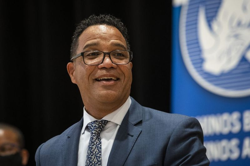 Nekdanji nadzornik šol Elgin José Torres se je pogovarjal z novinarji, potem ko ga je županja Lori Lightfoot imenovala za začasnega izvršnega direktorja čikaških javnih šol med tiskovno konferenco v srednji šoli Richardson na jugozahodni strani, v ponedeljek popoldne, 14. junija 2021. | Ashlee Rezin Garcia/Sun-Times