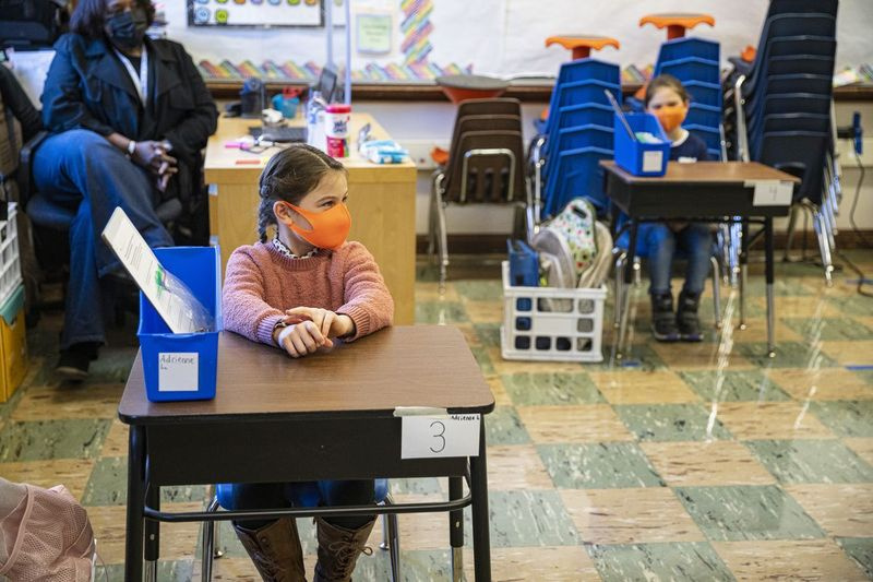 Esmaspäeval, 1. märtsil 2021 õpib õpilane Hawthorne Scholastic Academy klassis aadressil 3319 N Clifton Ave, Lakeview.