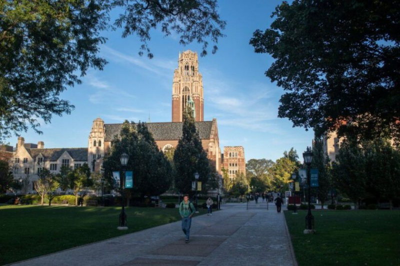  Una clase llamada “El problema de la blancura” ha provocado acoso en línea y amenazas de muerte contra un profesor de la Universidad de Chicago.