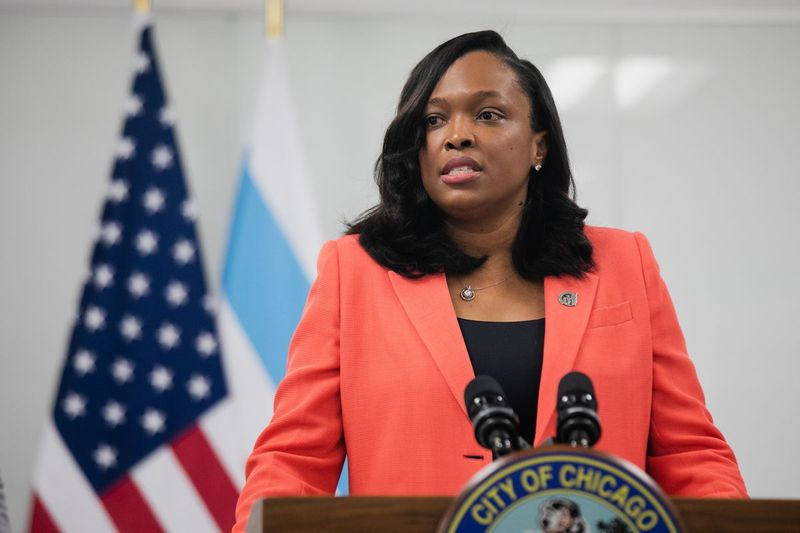 Chicago Public Schools VD Dr Janice Jackson talar under en presskonferens på Chicago Public Schools högkvarter i juli förra året.