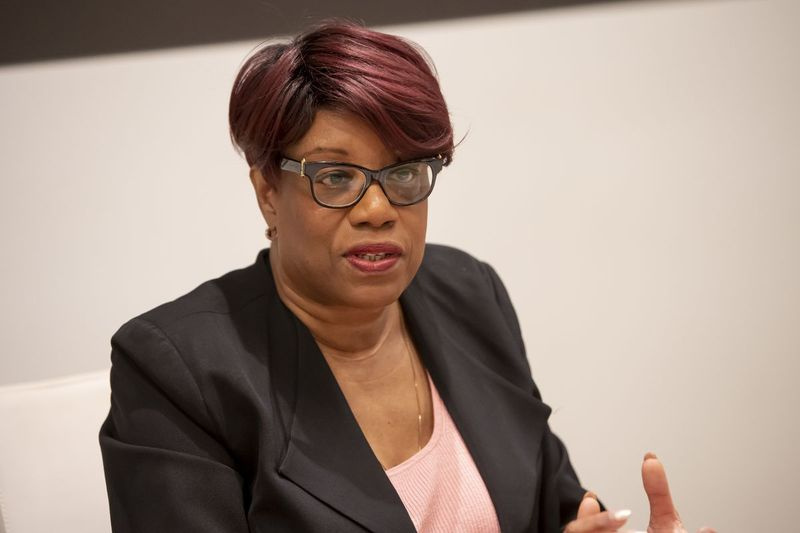 Ald. Pat Dowell mødes med Sun-Times Editorial Board i 2019.
