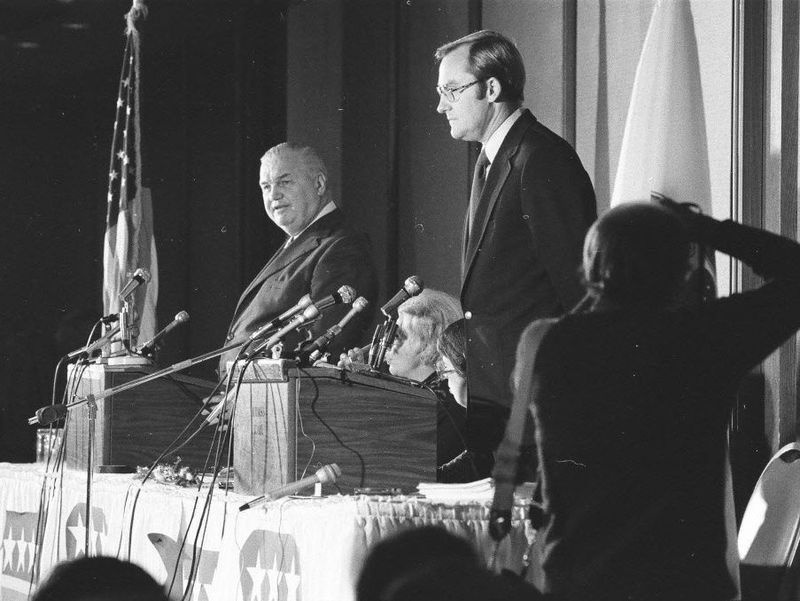 Kandidata Michael Howlett in James Thompson na razpravi Lige volivk leta 1976. Fotografija datoteke Sun-Times.
