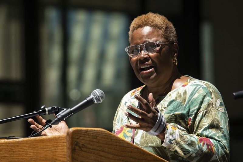 Cook County Clerk Karen Yarbrough i juni.
