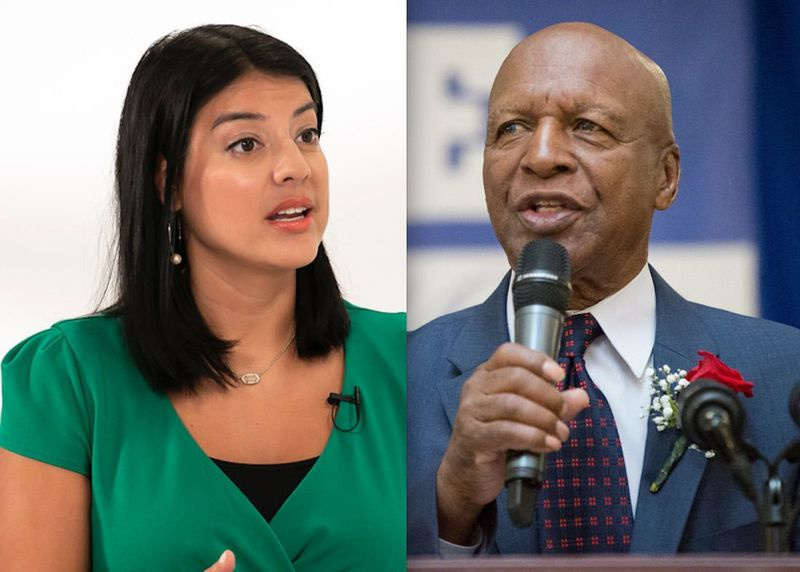 La secretaria municipal Anna Valencia, izquierda; El secretario de Estado Jesse White, a la derecha.