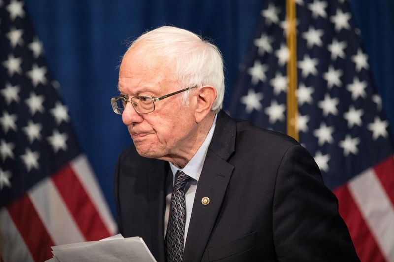 Den demokratiske præsidentkandidat-senator Bernie Sanders taler til medierne i Burlington, Vermont