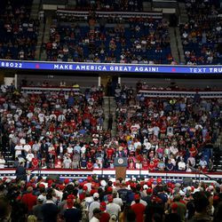 President Donald Trump spreekt tijdens een campagnebijeenkomst in het BOK Center, zaterdag 20 juni 2020, in Tulsa, Okla.