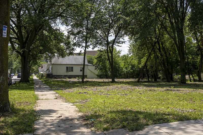 Ledige grunde ligger i 6400-blokken af ​​South Wood Street i Chicagos Englewood-kvarter på South Side, onsdag den 3. juli 2019.