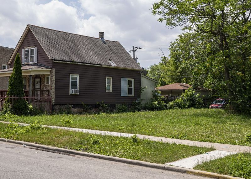 En ledig grund ligger i blokken 6400 i South Honore Street i Chicagos Englewood-kvarter på South Side, onsdag den 3. juli 2019.