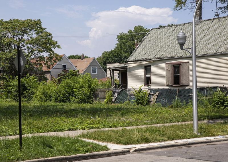 Ledige grunde ligger i 6400-blokken af ​​South Honore Street i Chicagos Englewood-kvarter på South Side, onsdag den 3. juli 2019.