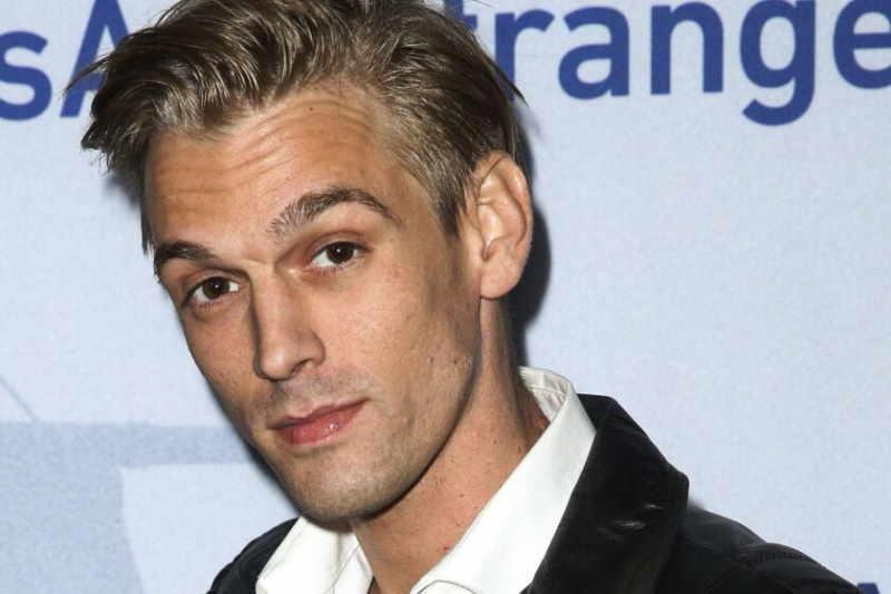  Sångaren Aaron Carter anländer till premiären av 'Saints & Strangers” på Saban Theatre i Beverly Hills, Kalifornien, den 9 november 2015. Carter, sångaren-rapparen som började uppträda som barn och hade hitalbum från tonåren, hittades död lördagen den 5 november, 2022, i hans hem i södra Kalifornien.