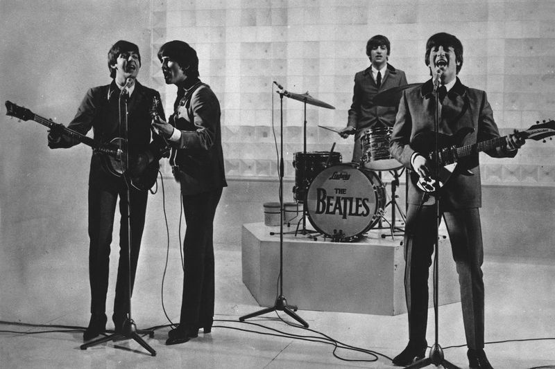 Beatles vystupujú, dátum neznámy. Zľava doprava: Paul McCartney, George Harrison, Ringo Starr a John Lennon. McCartney sa vrátil k rozpadu The Beatles a vyvrátil domnienku, že bol zodpovedný za zánik skupiny. McCartney v rozhovore o epizóde This Cultural Life na BBC Radio 4, ktorá sa má odvysielať 23. októbra, povedal, že to bol John Lennon, kto chcel rozpustiť The Beatles.
