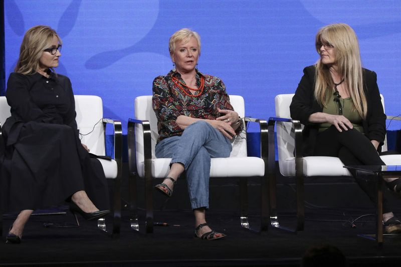 Los miembros de The Brady Bunch, elenco, de izquierda a derecha, Maureen McCormick, Eve Plumb y Susan Olsen participan en el panel A Very Brady Renovation de HGTV en la gira de prensa de verano de la Asociación de Críticos de Televisión el jueves 25 de julio de 2019 en Beverly Hills, California.