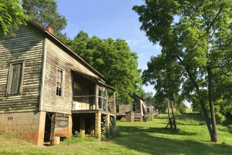 Cabanas em Henry River Mill Village